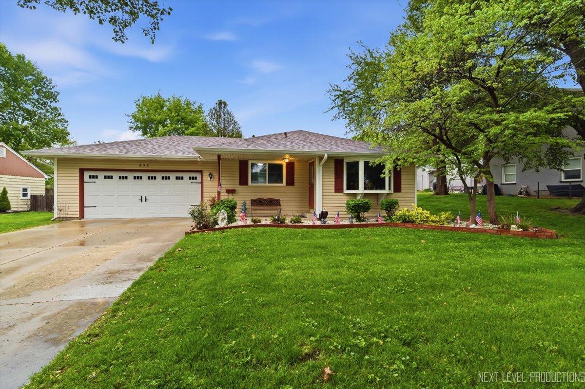 332 S Elmwood Dr., Aurora, IL 60506
