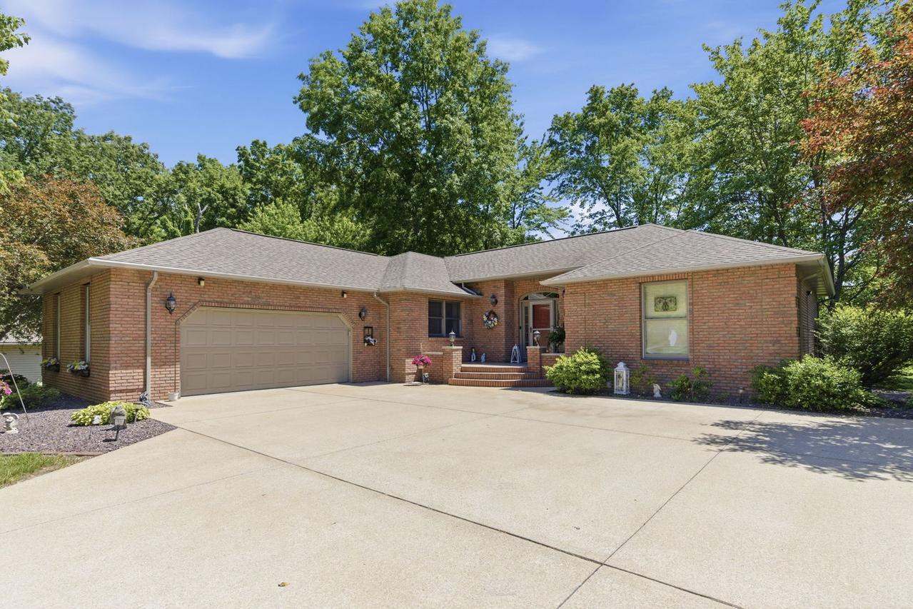 9916 Karnes Rd., West Frankfort, IL 62896