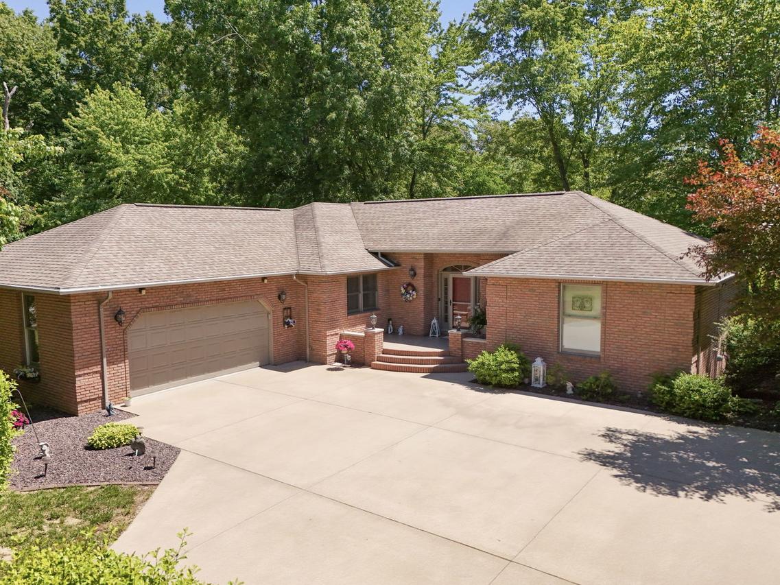 9916 Karnes Rd., West Frankfort, IL 62896