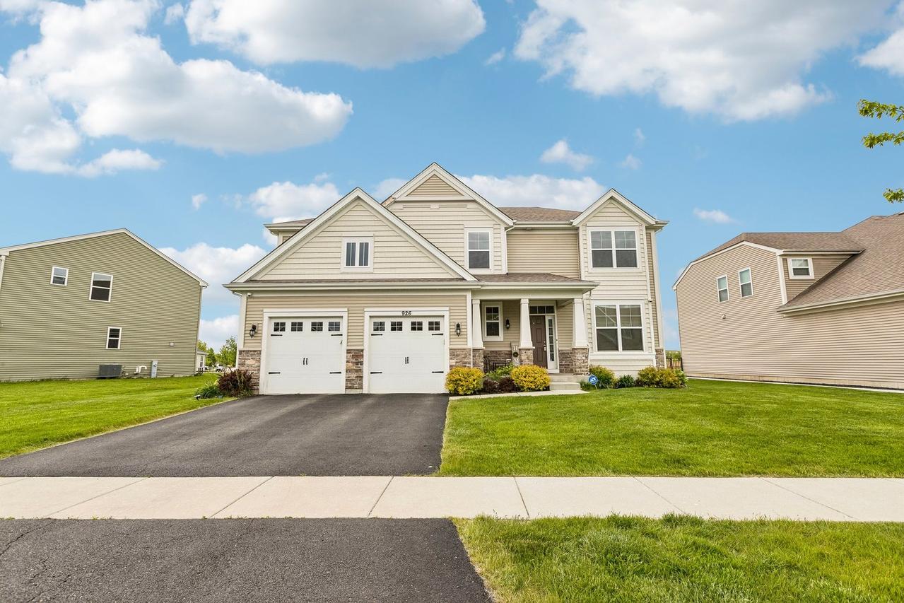 926 Catamaran Cir., Pingree Grove, IL 60140