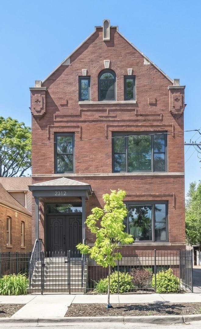 2312 W Charleston St., Chicago, IL 60647