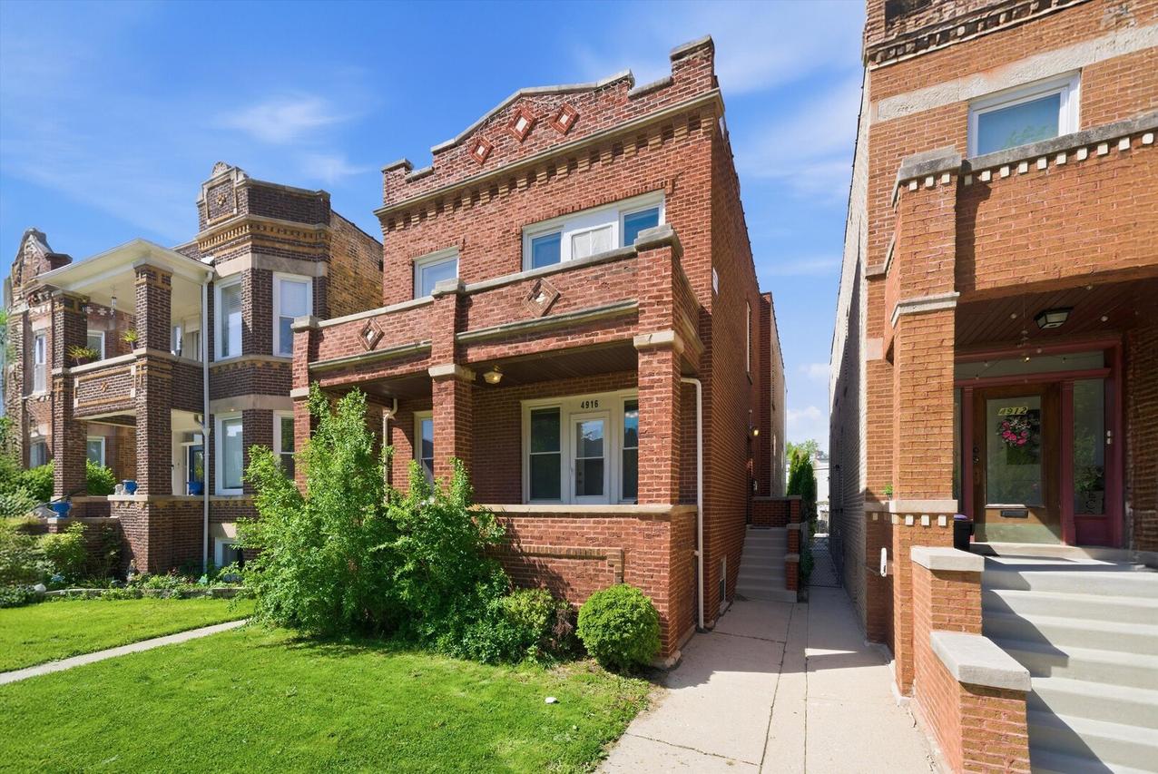 4916 W Hutchinson St., Chicago, IL 60641