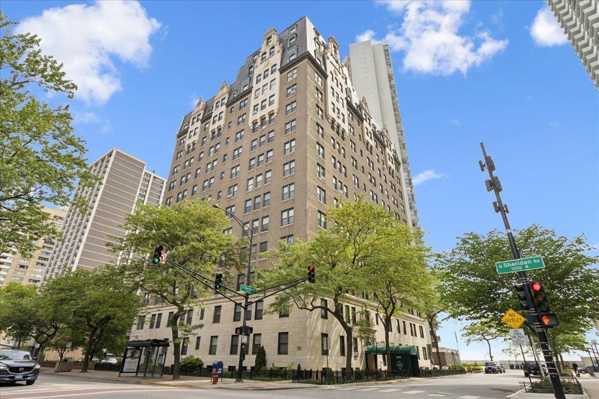 6101 N Sheridan Rd. #14D, Chicago, IL 60660