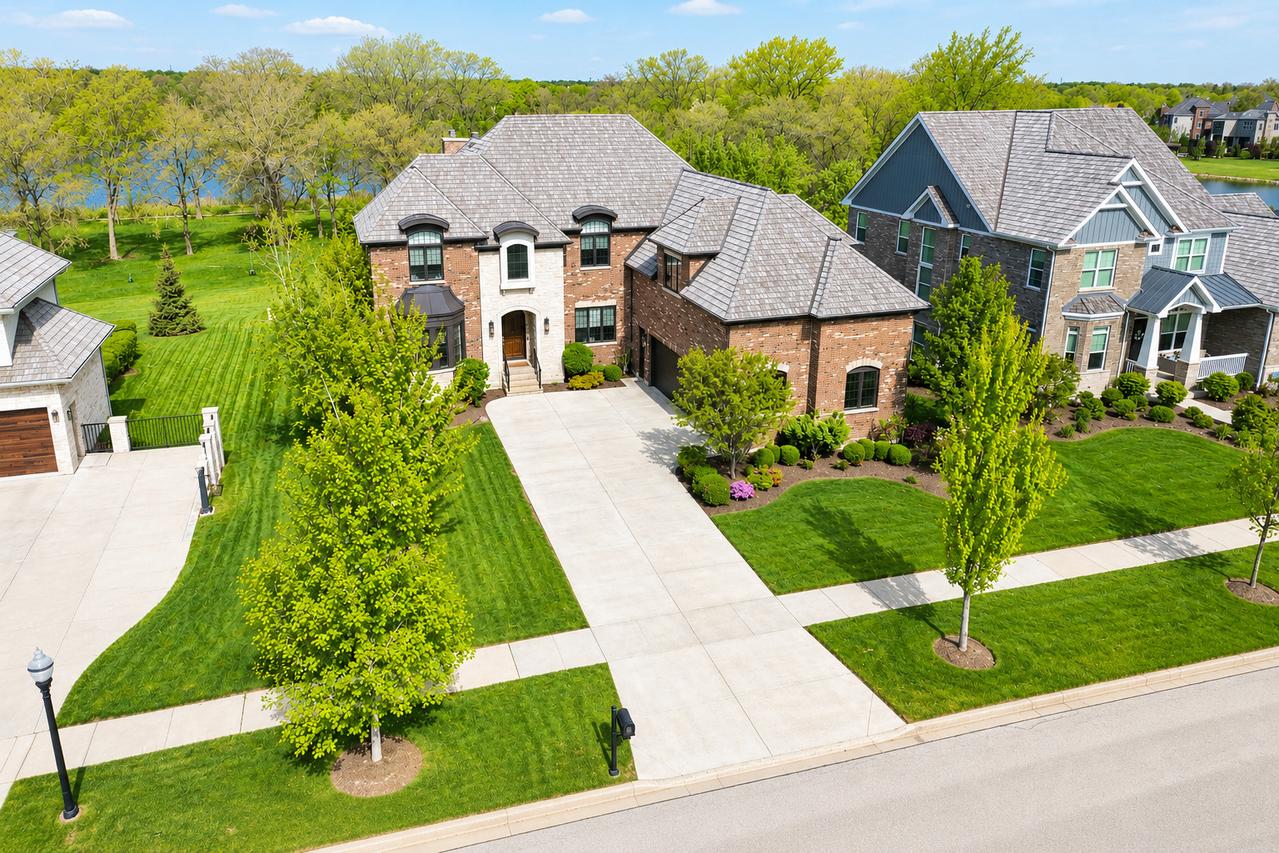 1744 Lake Charles Dr., Vernon Hills, IL 60061
