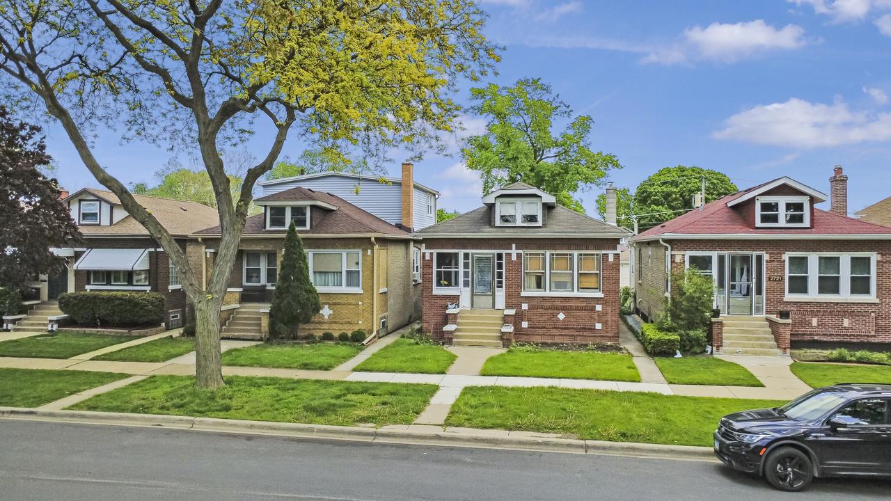 2719 Euclid Ave., Berwyn, IL 60402