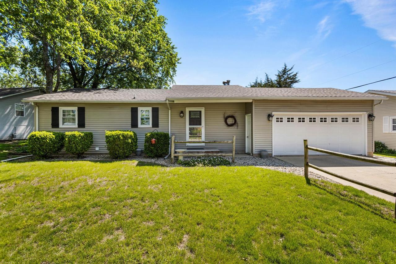 1106 Holiday Dr., Champaign, IL 61821