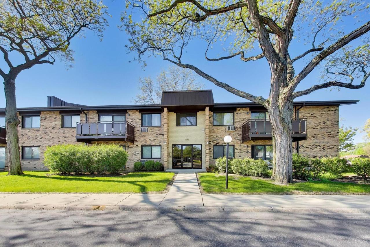 2640 N Windsor Dr. #103, Arlington Heights, IL 60004