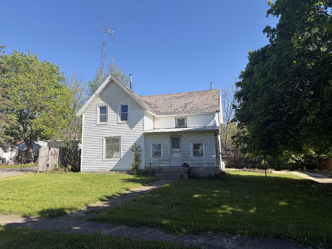 706 Dewey St., Harvard, IL 60033
