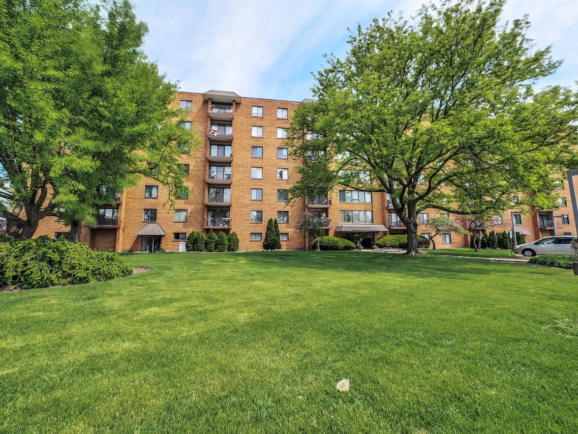 1747 W Crystal Ln. #210, Mount Prospect, IL 60056