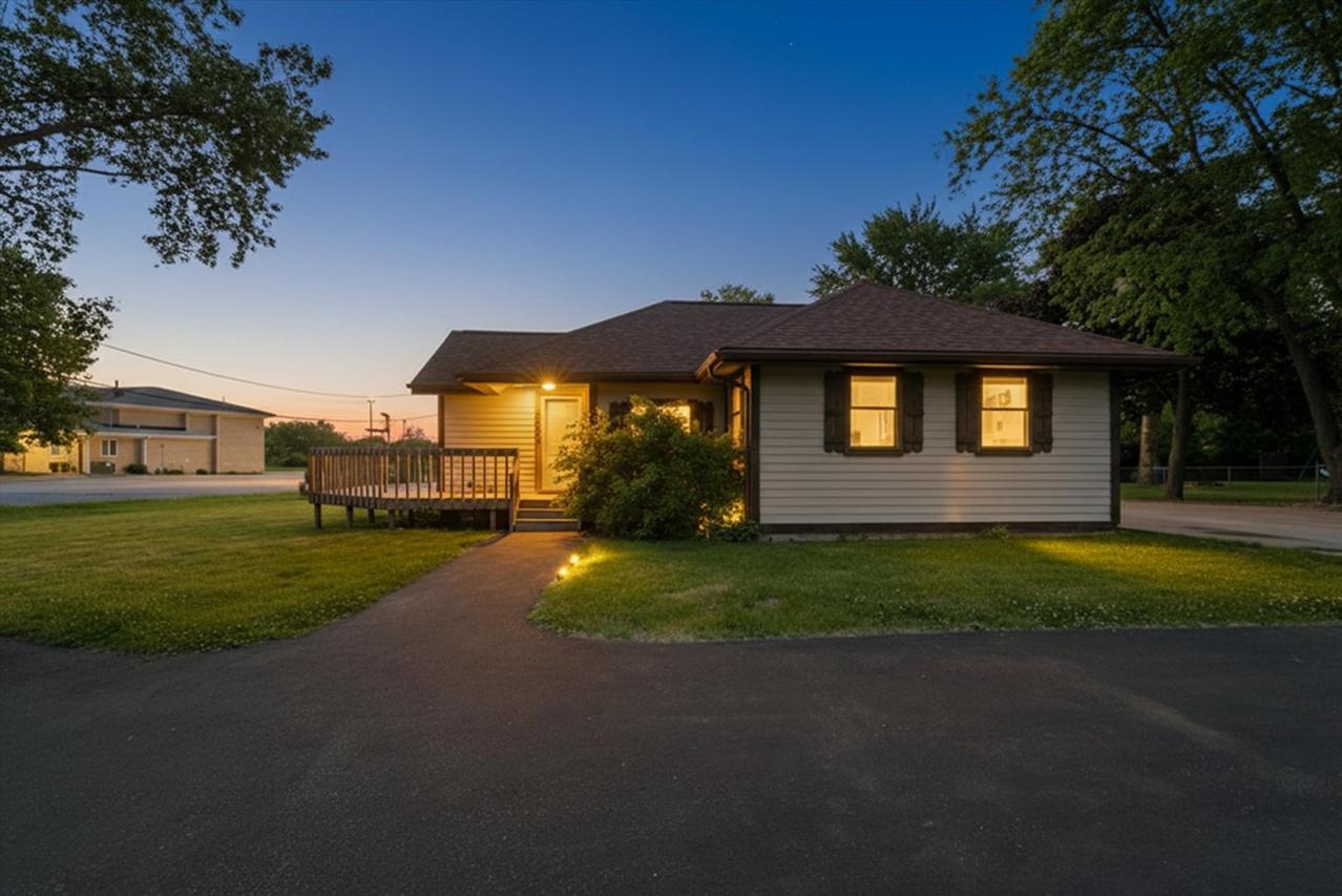3537 N Lewis Ave., Beach Park, IL 60087