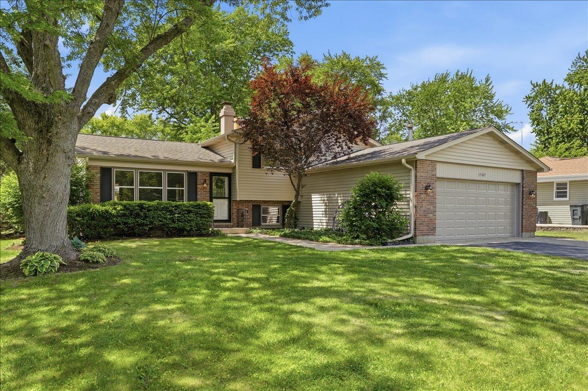 1707 Cherrywood Ln., Lindenhurst, IL 60046