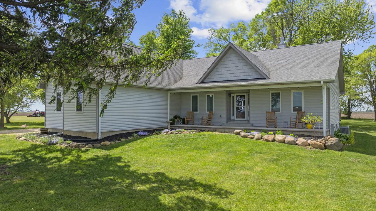 1765 Brooklyn Rd., Ashton, IL 61006