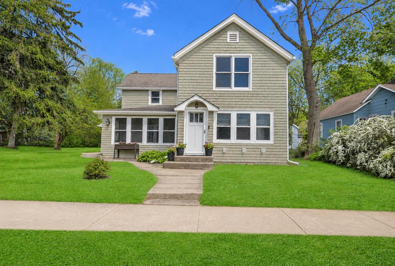 183 Lincoln Pkwy., Crystal Lake, IL 60014