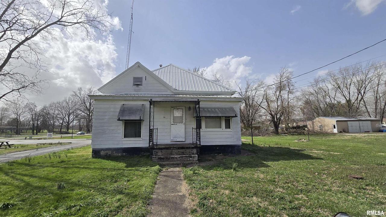 205 Shaw St., Harrisburg, IL 62946