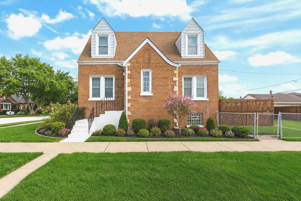 9359 S Richmond Ave., Evergreen Park, IL 60805