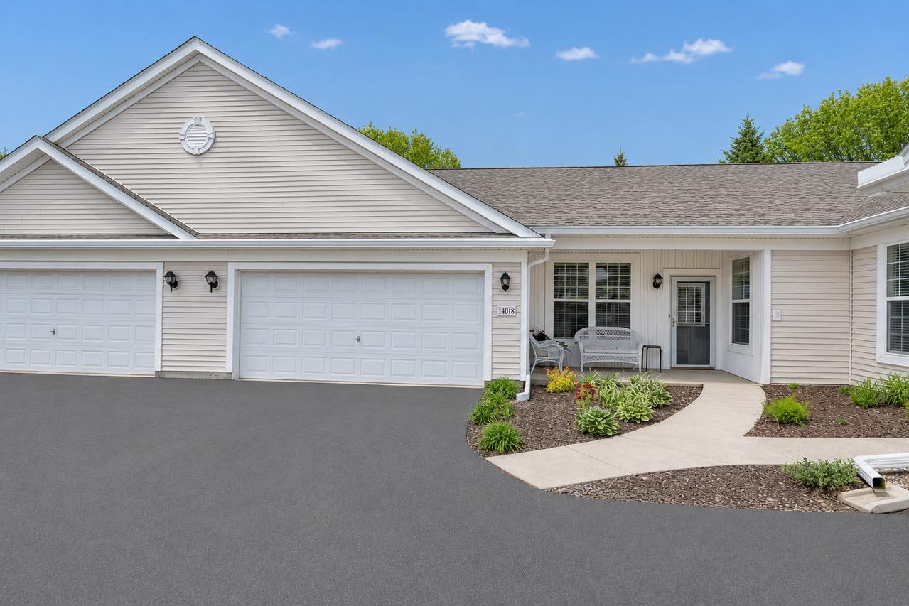 14028 Palisades Ave., Huntley, IL 60142