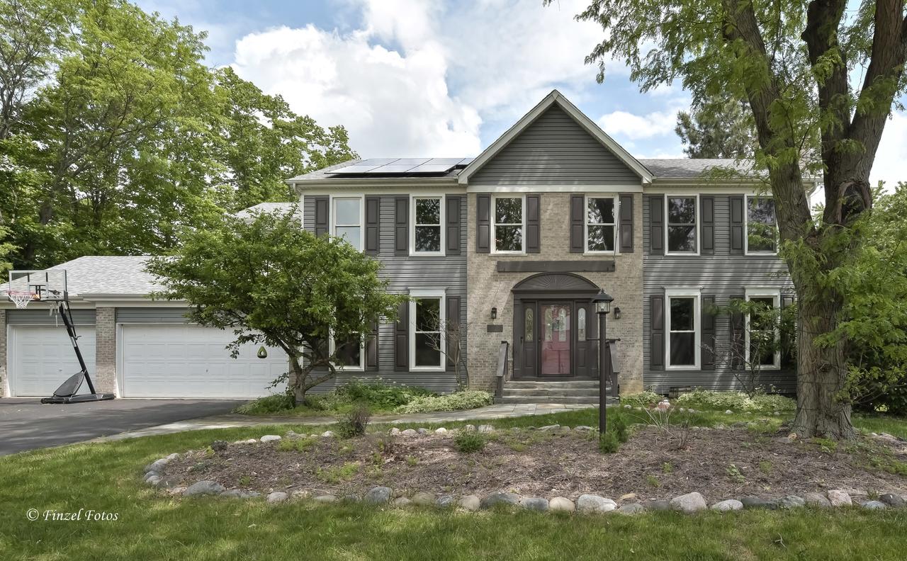 155 Salford Dr., Algonquin, IL 60102