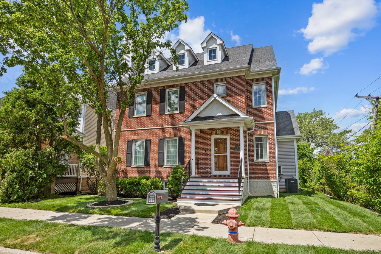 335 W Carriage Ln., Bensenville, IL 60106