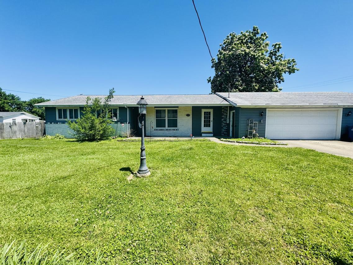 1110 N 8th St., Benton, IL 62812