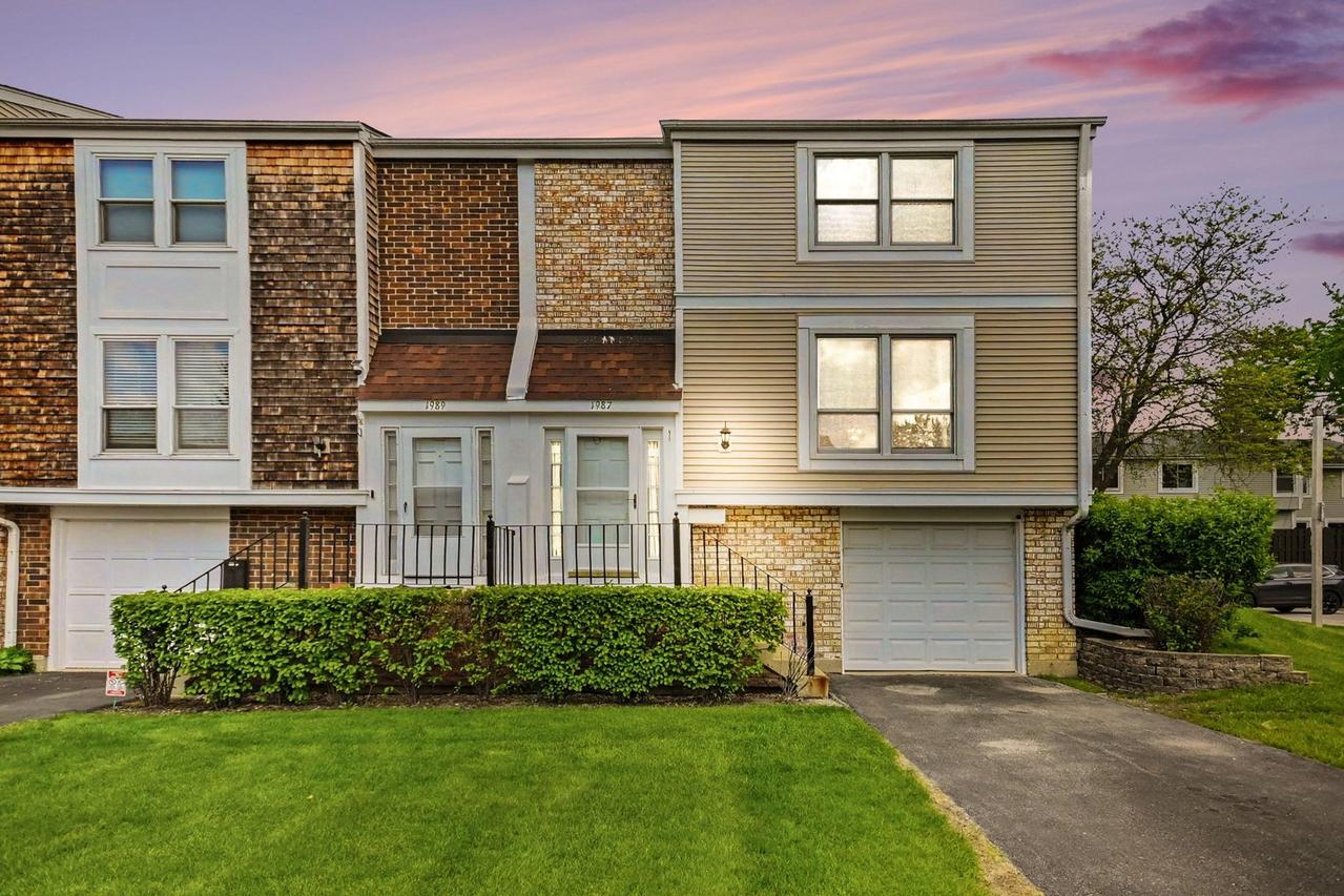 1987 Oxford Ln., Hoffman Estates, IL 60169