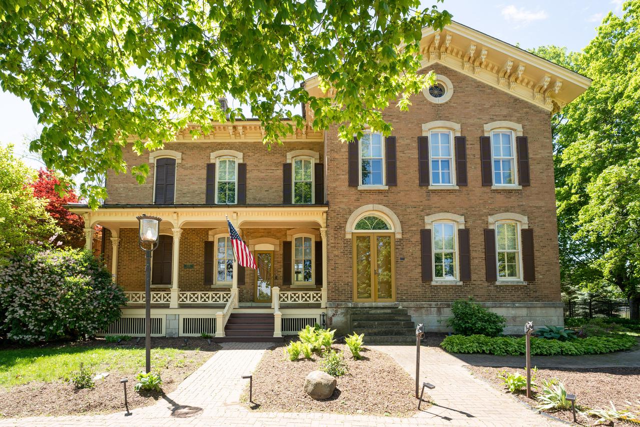 1542 Plainfield Rd., Oswego, IL 60543