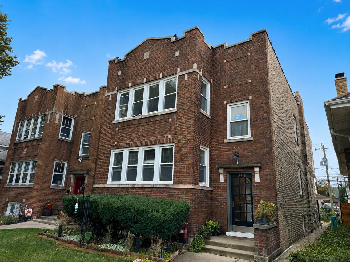 5449 W Melrose St., Chicago, IL 60641
