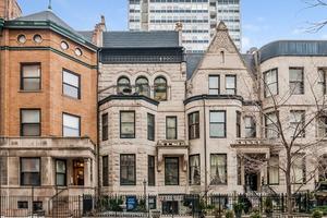 33 E Division St., Chicago, IL 60610