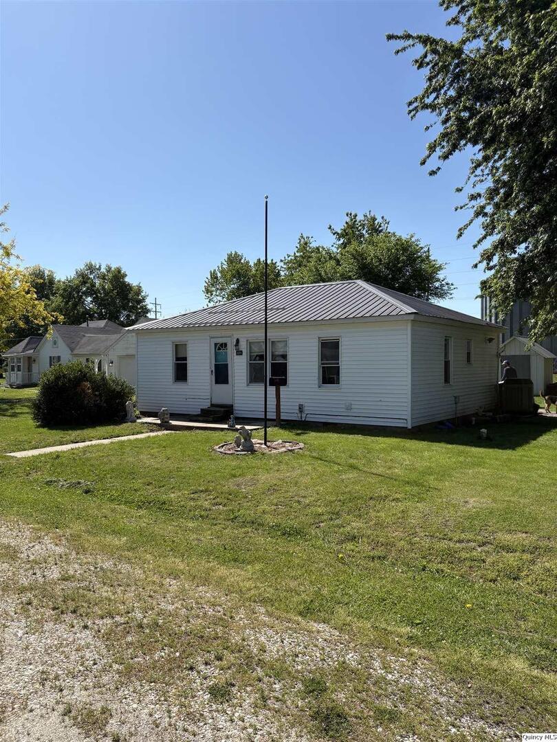 204 W Main Cross, Timewell, IL 62375
