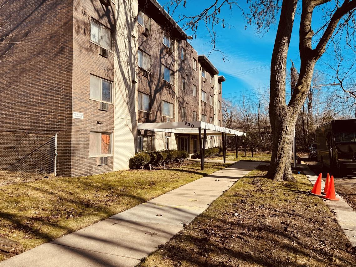 950 E 86th St. #105, Chicago, IL 60619