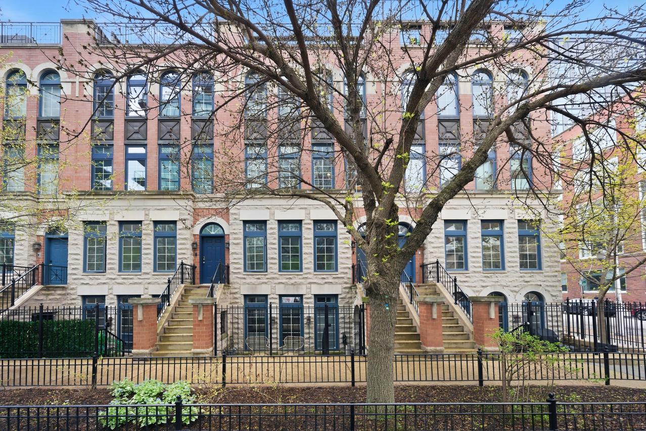 367 W Superior St. #B, Chicago, IL 60654