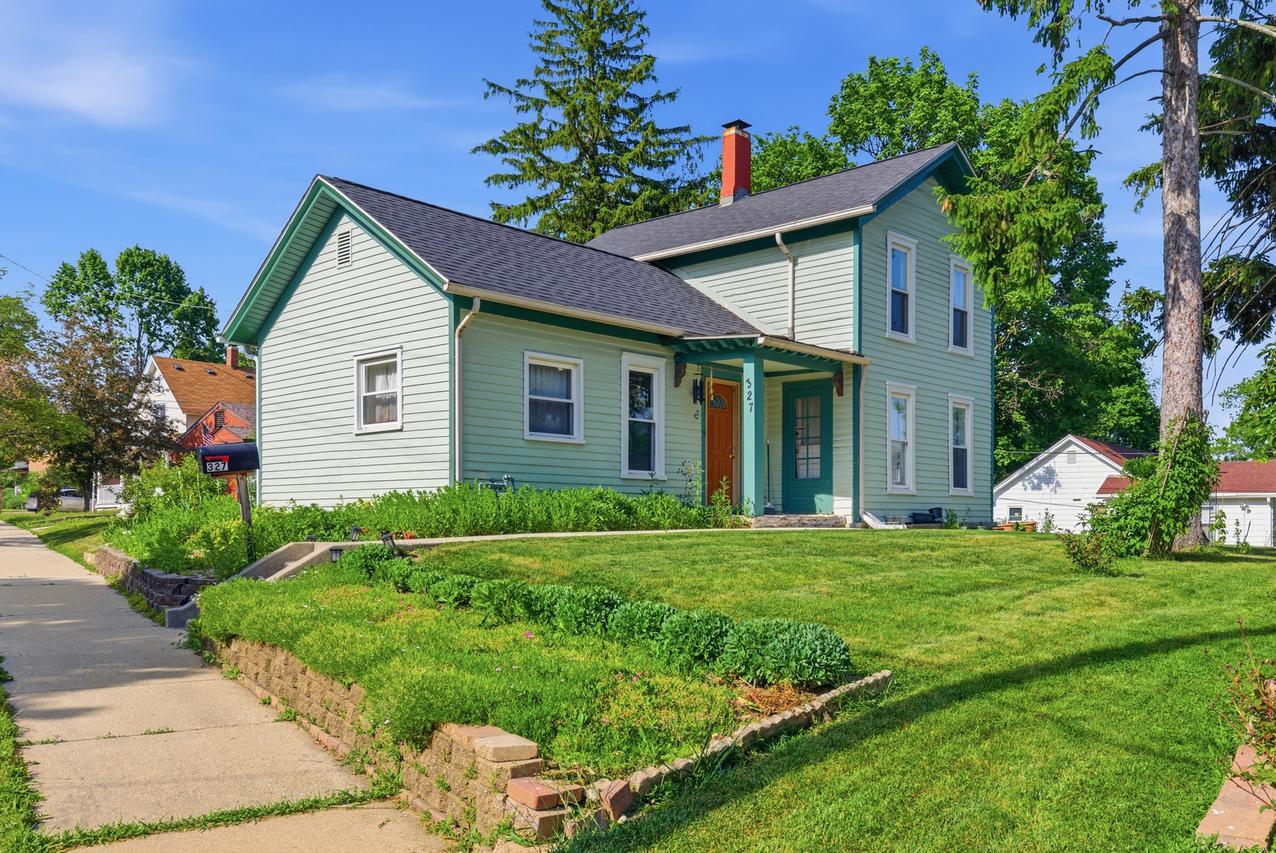 327 Silver St., Elgin, IL 60123