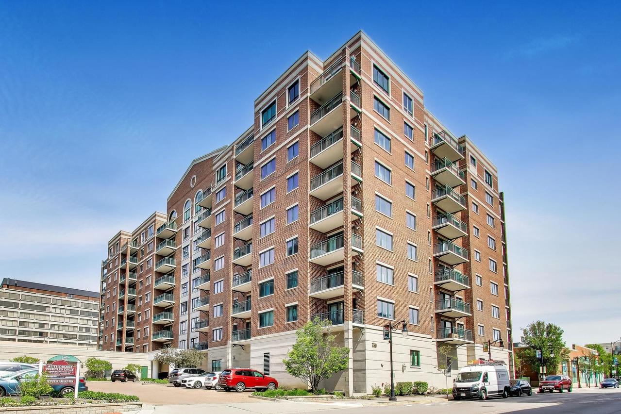 750 Pearson St. #904, Des Plaines, IL 60016