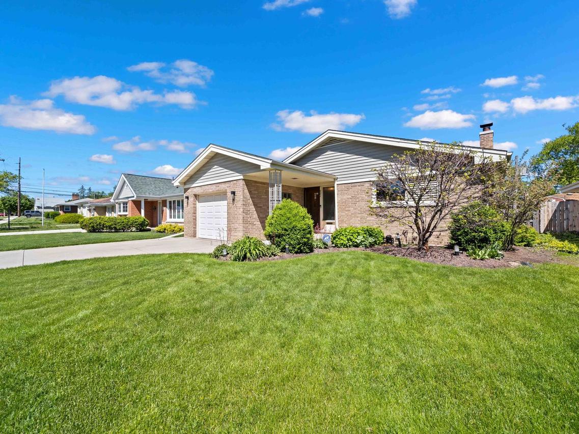 921 N Western Ave., Park Ridge, IL 60068