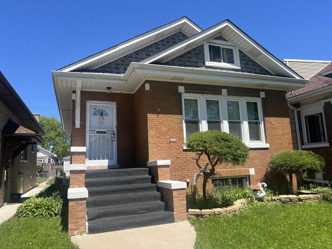 6144 W Roscoe St., Chicago, IL 60634