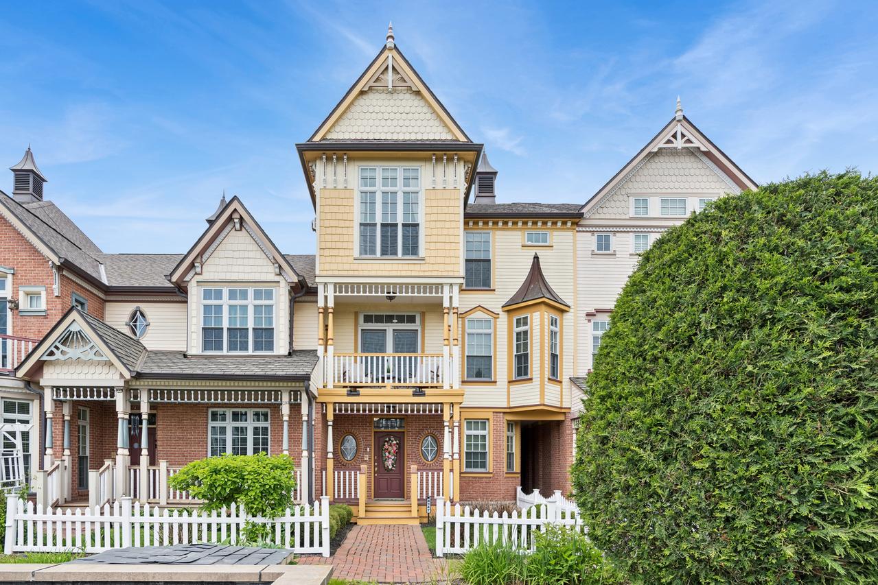 4147 Royal Mews Cir. #204, Naperville, IL 60564