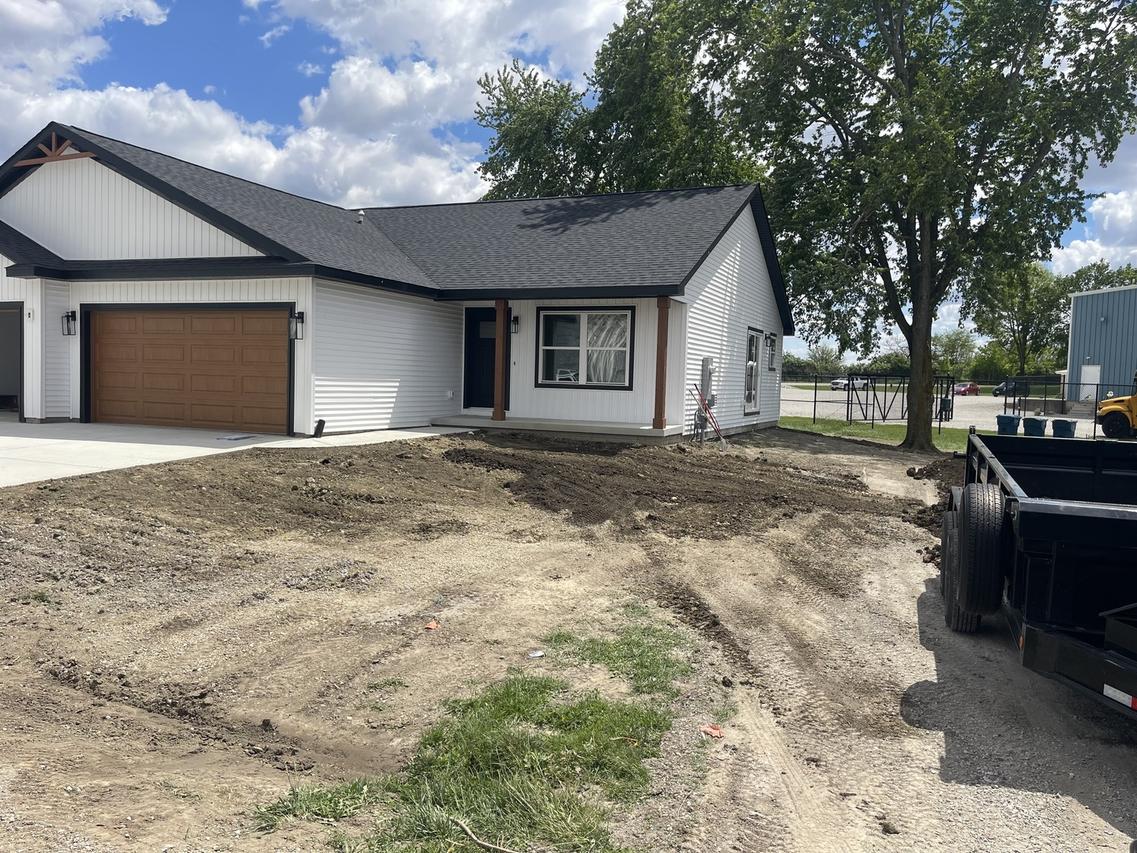 904 W South St., Lexington, IL 61753