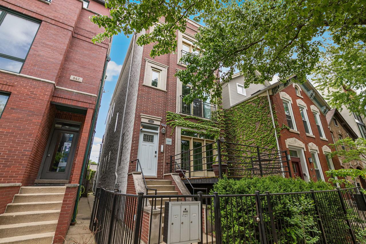 945 N Honore St. #3, Chicago, IL 60622