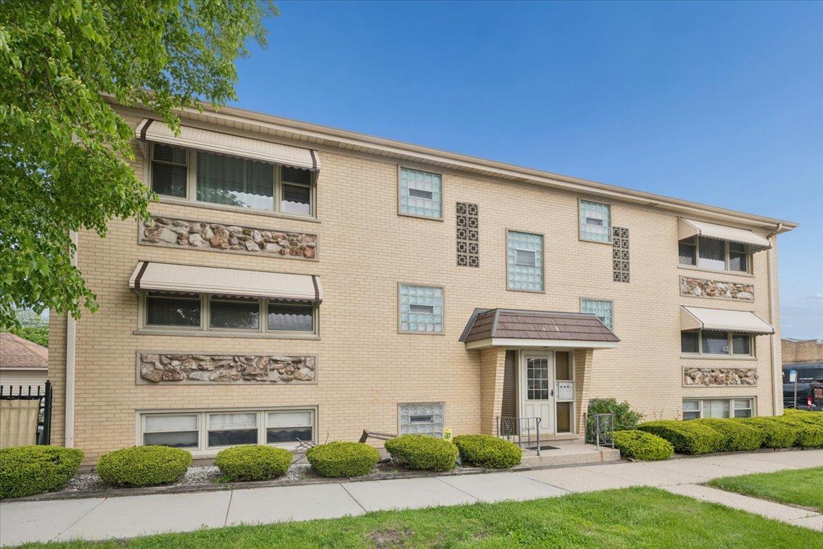 7356 W Addison St., Chicago, IL 60634