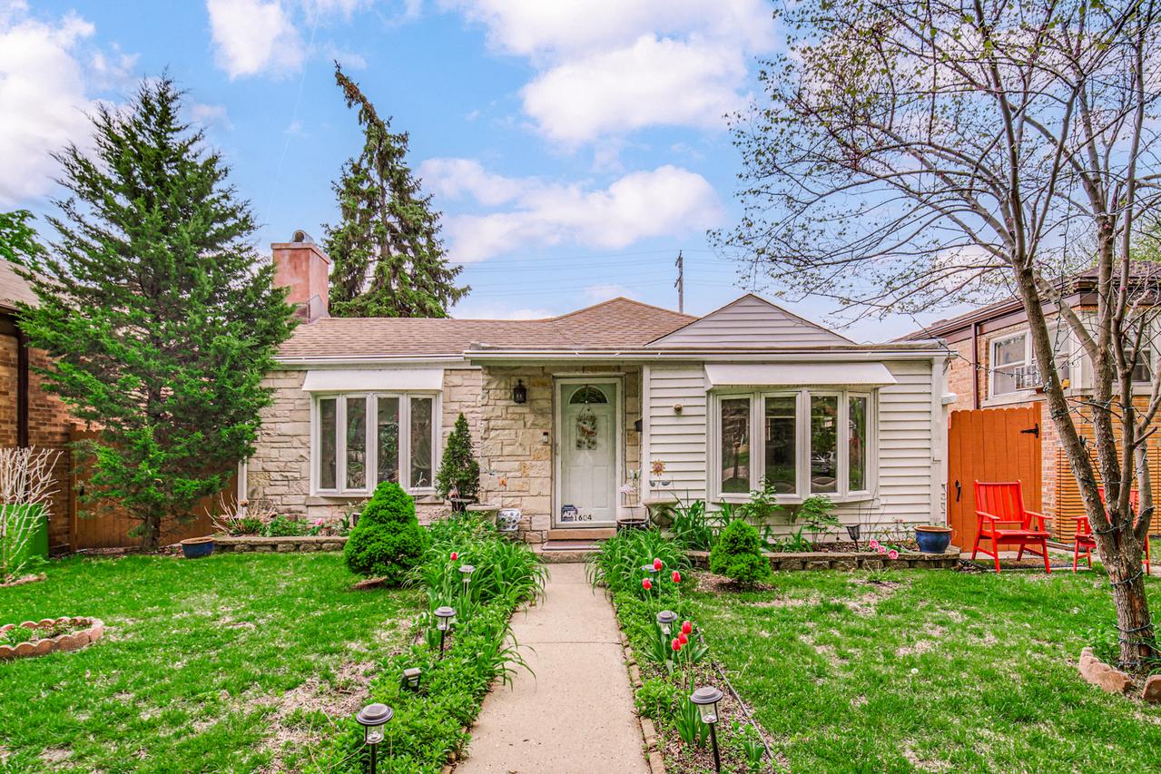 1604 Dobson St., Evanston, IL 60202