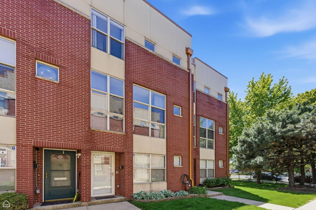 6951 N Western Ave. #B, Chicago, IL 60645