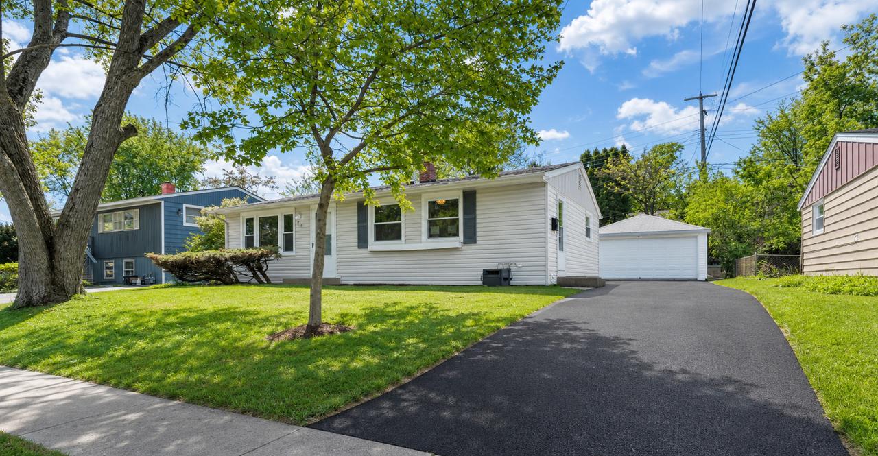 502 Tyler Dr., Carpentersville, IL 60110