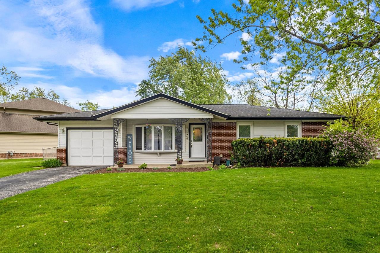 948 Carswell Ct., Elk Grove Village, IL 60007