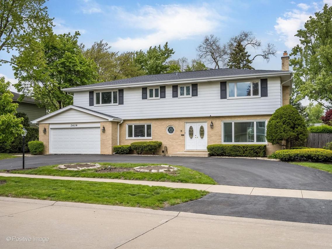 2626 Farnsworth Ln., Northbrook, IL 60062