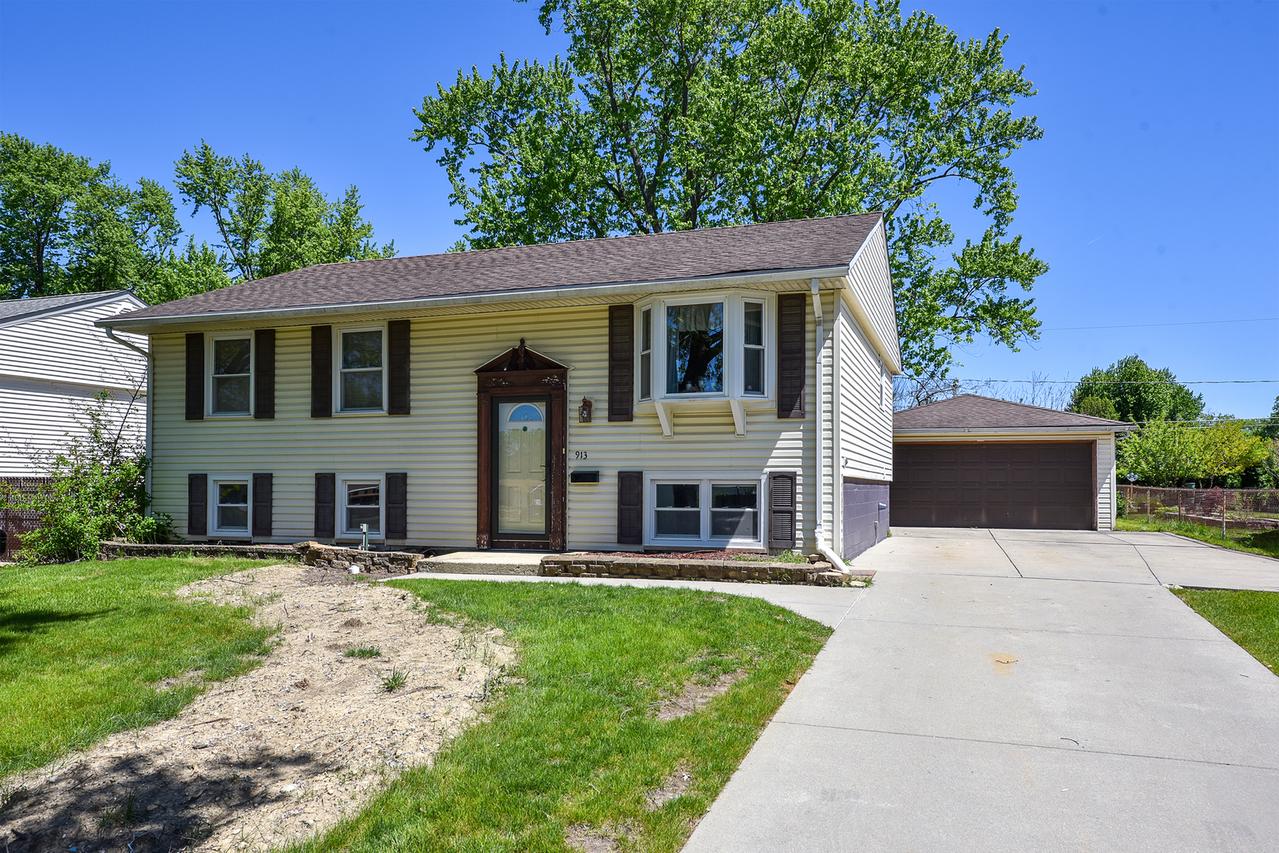 913 Vine St., Streamwood, IL 60107