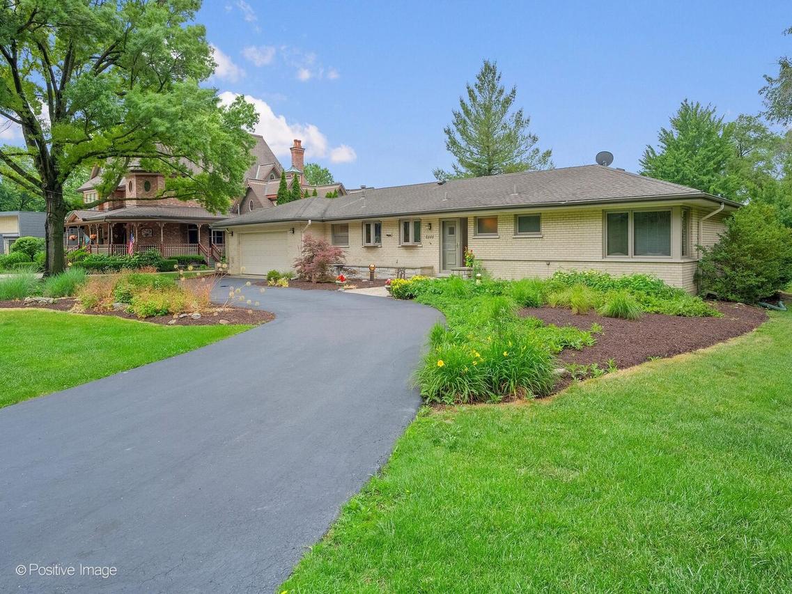 6444 Pontiac Dr., Indian Head Park, IL 60525