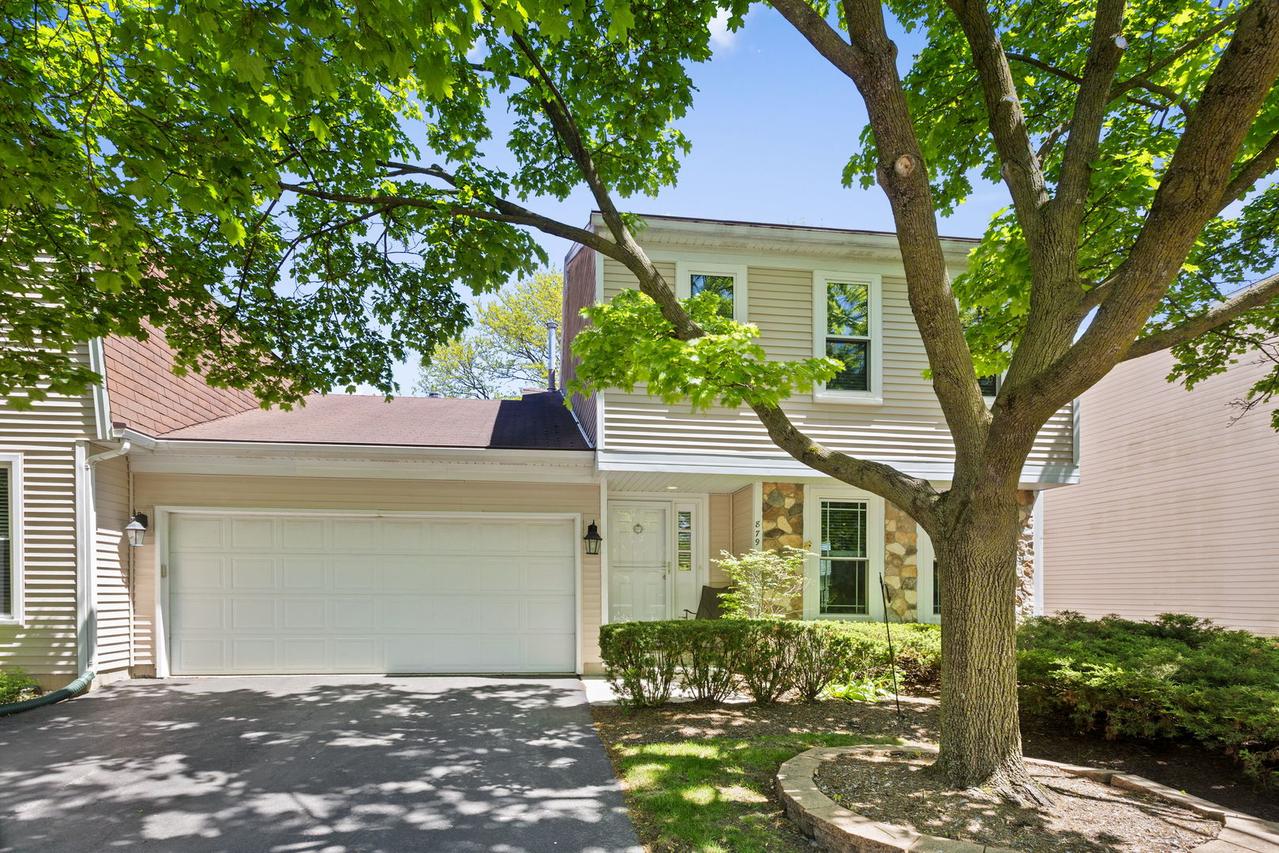879 Burgess Cir., Buffalo Grove, IL 60089