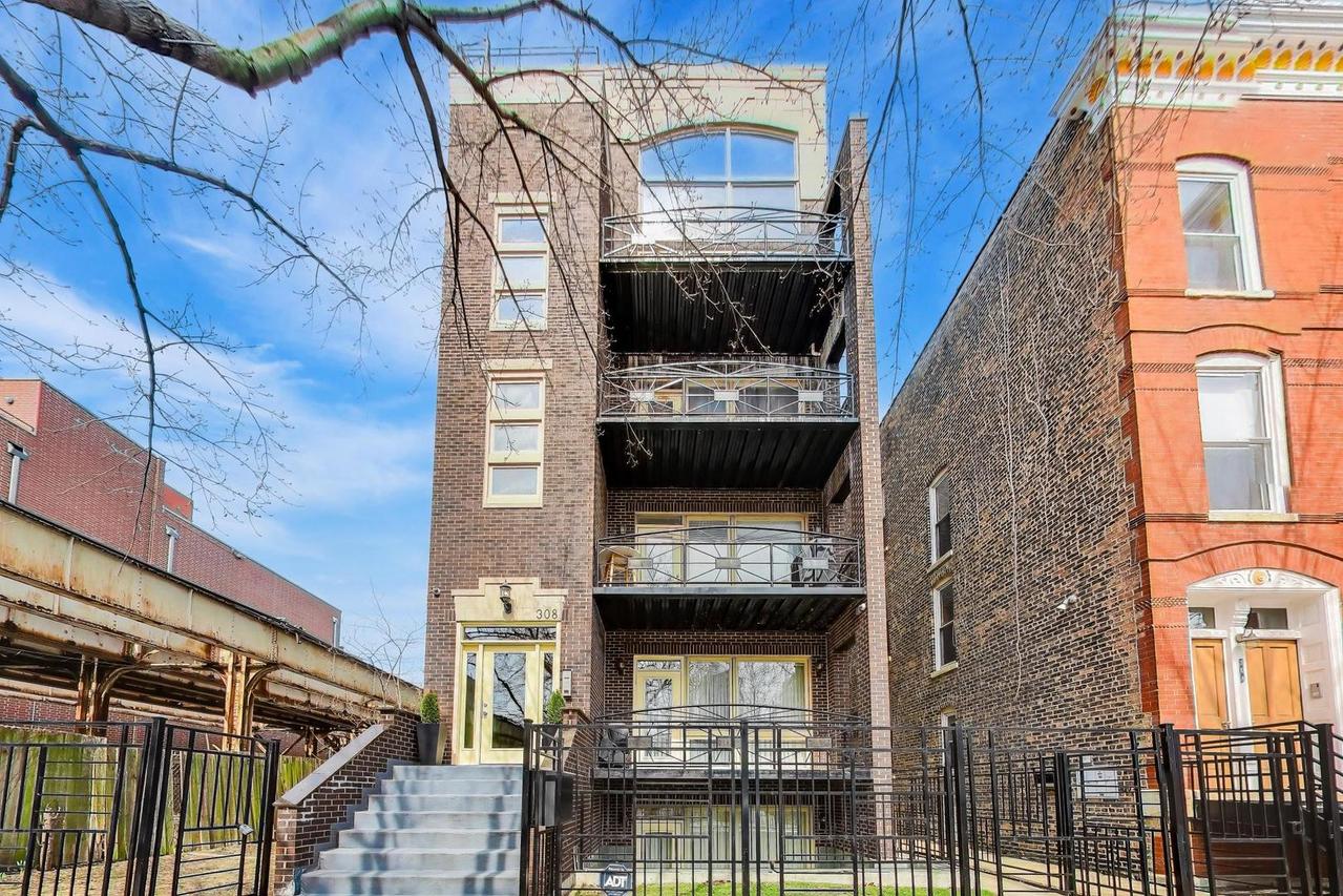 308 W Evergreen Ave. #2, Chicago, IL 60610