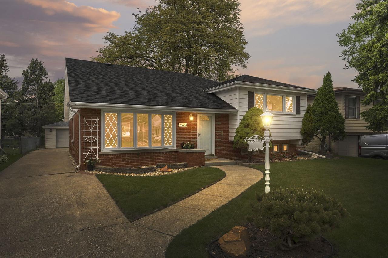 10116 Mulberry Ave., Oak Lawn, IL 60453