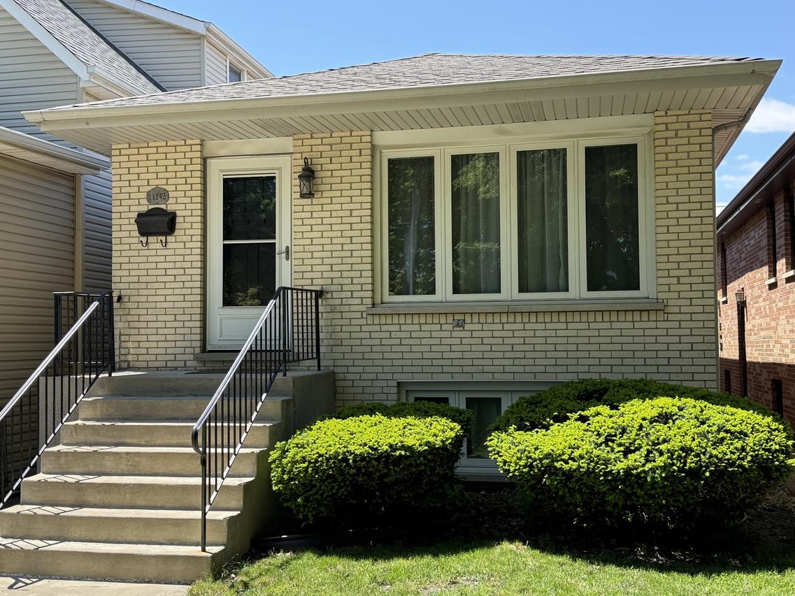 11142 S Sawyer Ave., Chicago, IL 60655