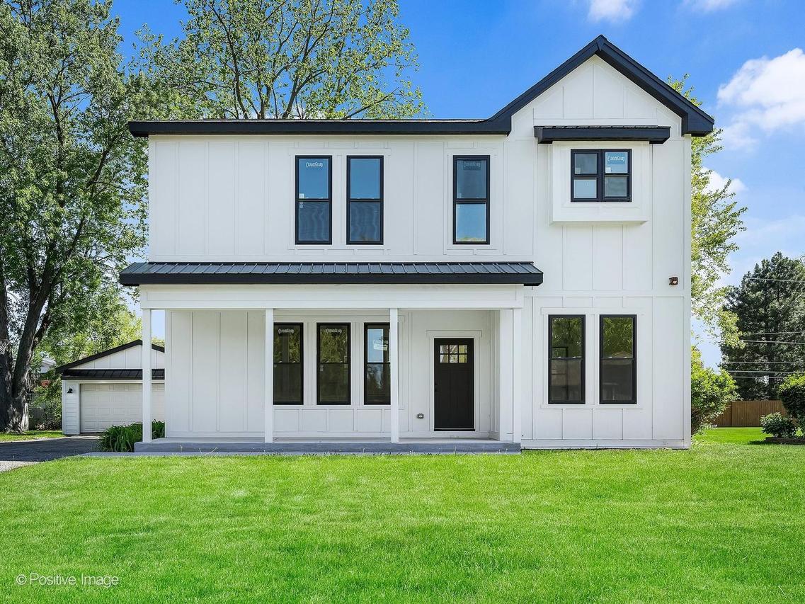 751 Sunnyside Rd., Roselle, IL 60172